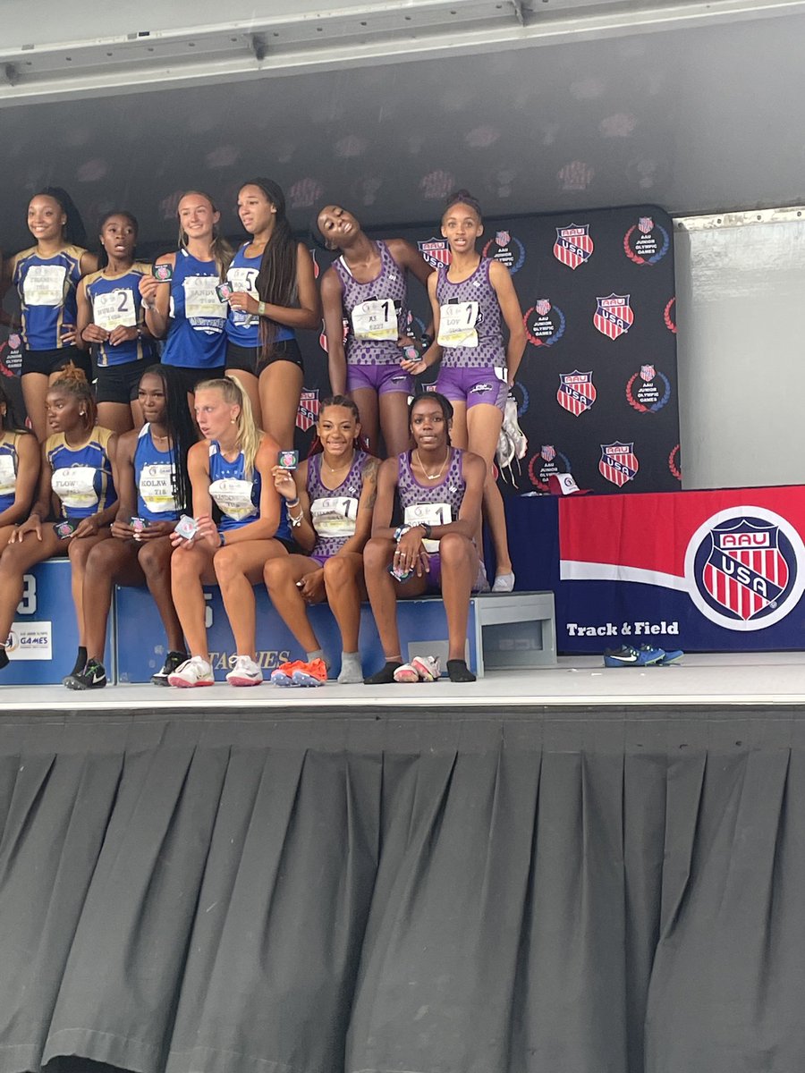 My FIRST ever and LAST 4x4 of my high school career! Thank you to all of the Htown coaches who pushed and encouraged me throughout my last AAU career and to even run as much as a 400! 3:56.90 (58.72 split L3) 7th in the nation!