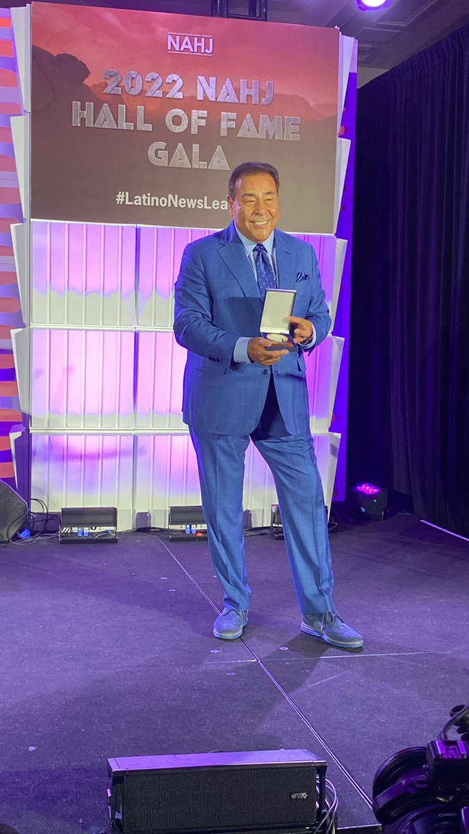 Congratulations to our very own @JohnQABC for being awarded the 2022 @officialnahj President’s Award! #NABJNAHJ22 #NAHJ #LatinoNewsLeaders #OneABCNews @ABC