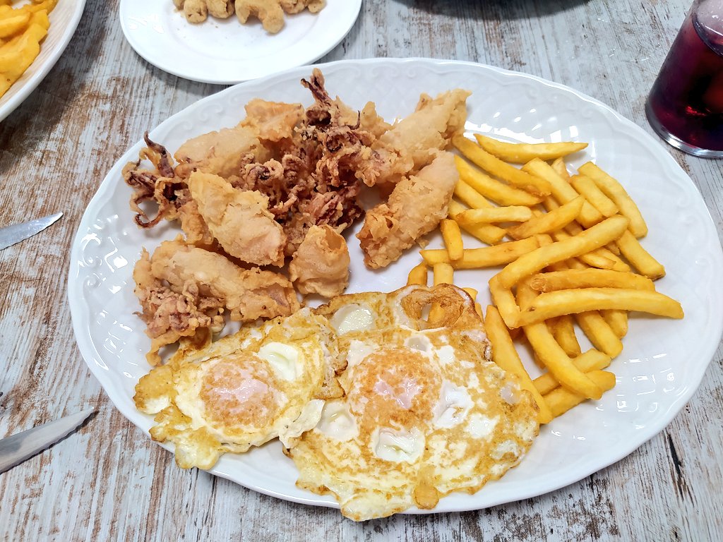 SanCarlosValle's tweet photo. 😋 Ejemplo de lo que te puedes encontrar en #SanCarlosdelValle de platos combinados, raciones, #tintodeverano con o sin zarza 😍, cerveza,burguers, montados etc.
#CasaManuel terraza
#Guchin terraza
#ElGuerra terraza
#TerrazaHospedería restaurante @HospeSantaElena
#LaBodeguilla https://t.co/cIfK6VhZiJ