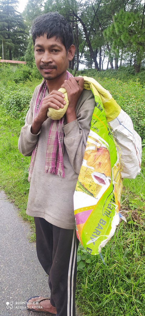 To day I meet a real sfaiwala jo sach me iss desh ko clean kr rha hai.