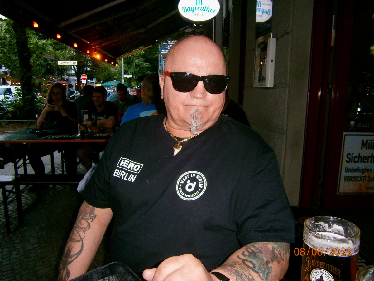 LandoCarrisian's tweet image. Moin meine Lieben #PaulesMetalEck
Gestern wieder bei Kim Wexler ;) 🍻🍻🍻🍻🍻🍻
#urbandrivestyle on Tour mit Swing