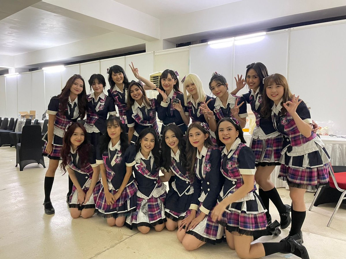 andy_bokis's tweet photo. #JKT4810thAnnivConcert 
#JKT4810thAnniversaryConcert 
A thread
Kumpulan foto member dan ex member yg hadir pada konser 10th JKT48 dari setiap generasi

Sumber : twitter &amp; instagram member dan ex member

Gen1, gen2, gen3, gen4 https://t.co/TeYP5ukMFp