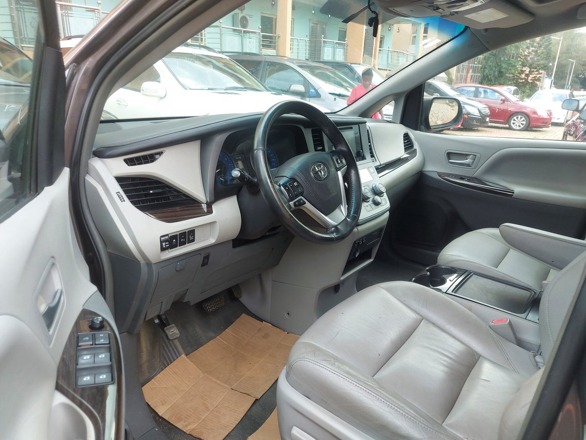 DAPLtdAbuja's tweet photo. Foreign Used 2015 Toyota Sienna With everything intact and functional selling now at @MrLawAutos Asokoro Abuja. 8.5 only. 

#MrLawAutos 
#GoodCars 
#Abuja https://t.co/FsbS1NPjsj