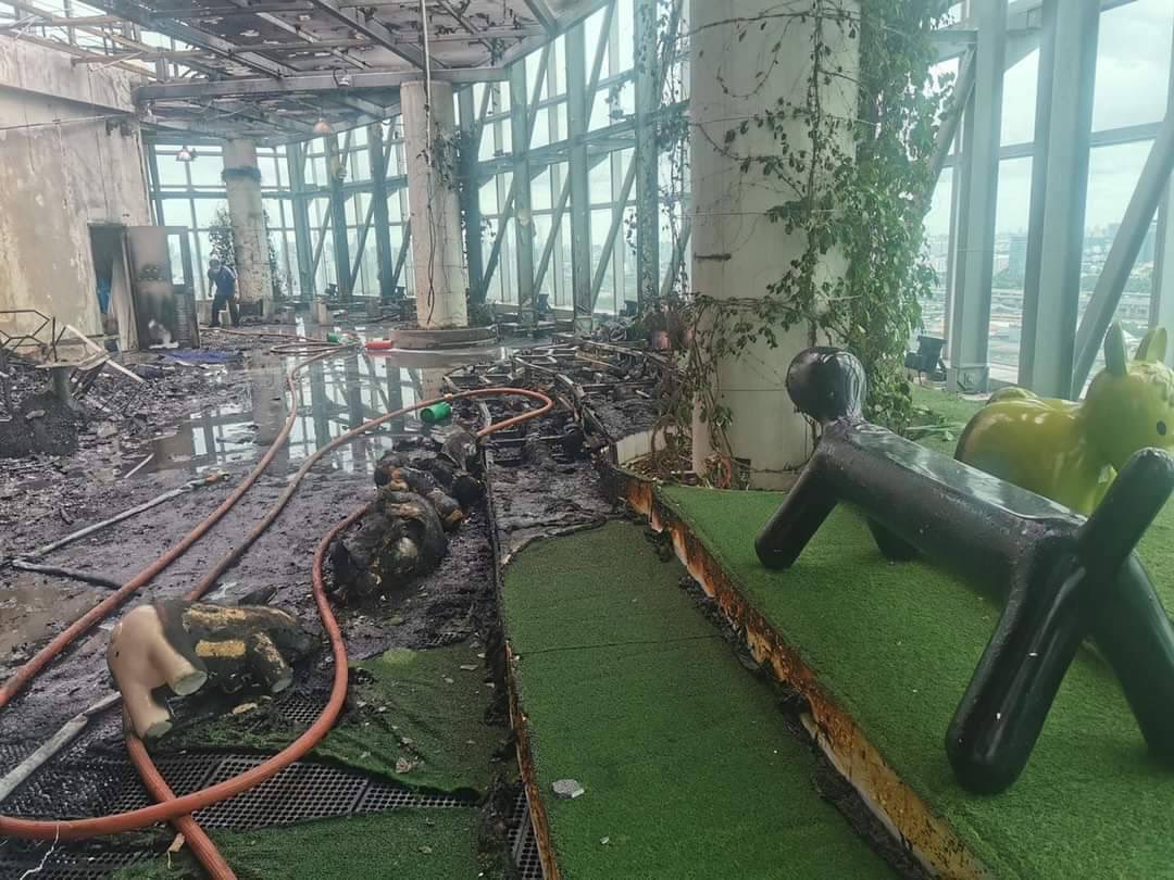 droopyy33's tweet photo. ENCO-A Building 33rd floor is open area of PTT group of company not the office, it’s under decorating.
#ไฟไหม้ #ไฟไหม้กระทรวงพลังงาน #ENCO #EnergyComplex https://t.co/9uNq0RqpEi
