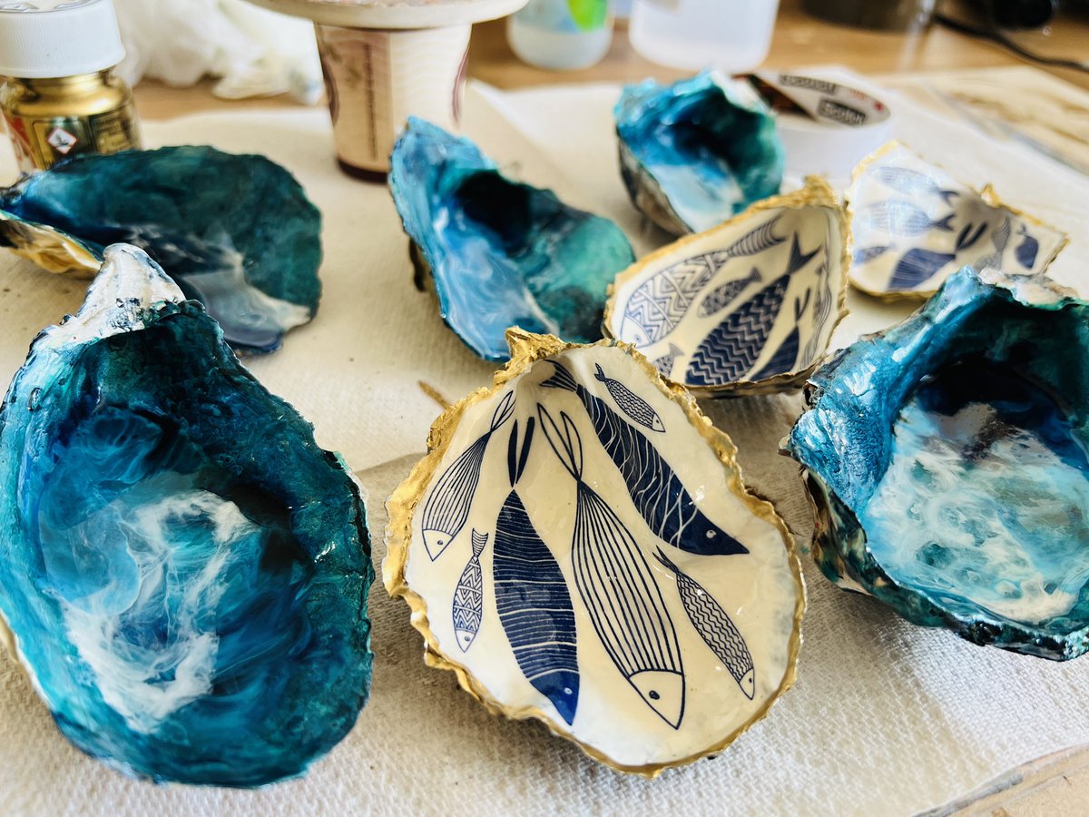 Today I will be putting the final touches of gold leaf edging on to these little cuties. They never cease to remind me of the sea and I’m getting so excited about our little trip down to Dorset this week❤️ 🌊 ☀️ etsy.com/shop/EmmaWadeA… ❤️🏖 #UKGiftAM #sundayvibes #giftideas