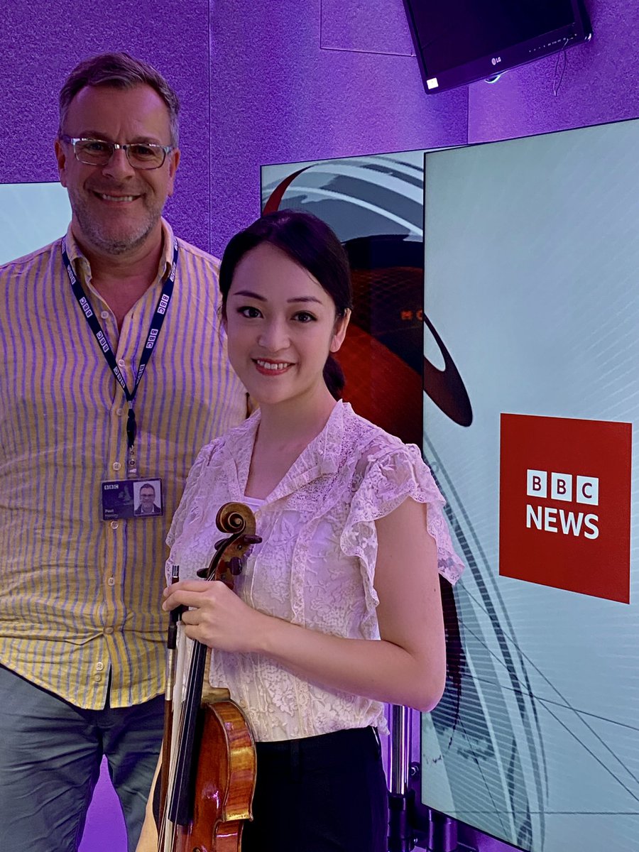 On @bbcworldservice Weekend news programme this morning, chatting about the Vaughan Williams project in the UK & Japan, and playing an intro to my recent piece☀️ Thanks to Paul Henley and the team for having me! #rvw150 bbc.co.uk/programmes/w17… @RVWSociety @ArcheryPromos