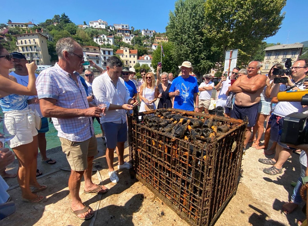 U Iki se održava jedinstvena manifestacija "Vino i Vruja". Članovi udruge Ikarski barkajoli, ronioci JVP i DVD Opatija te lokalni ronioci izvukli su iz mora 13 kaveza vina sa 4.000 butelja vina renomiranih hrvatskih vinara, koje su na dubini od 20 m ležale godinu dana.