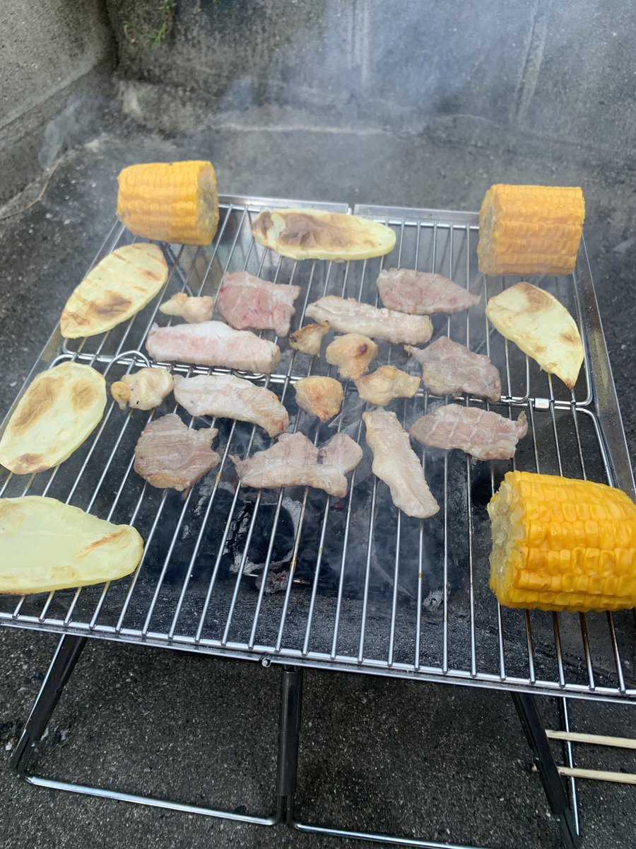 2週連続バーベキュー！
ロースに豚トロ、トウモロコシ！
最高です(*^ω^*)

#グルテンフリー #料理記録 #glutenfree