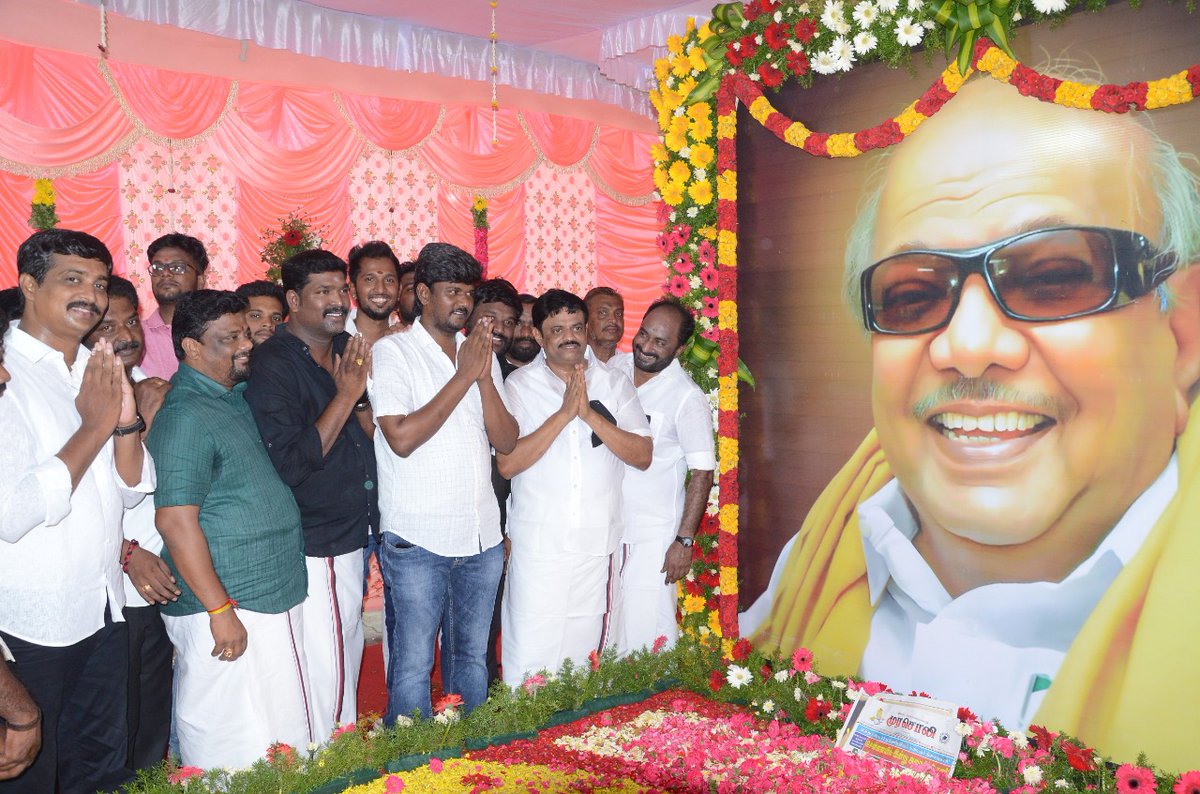 Mathan5757's tweet photo. சந்தனம் போல் தேய்ந்தால் புகழ் உண்டு சாக்கடையாகப் பெருகுவதால் போற்றிட யாருண்டு? - முத்தமிழறிஞர் கலைஞர். #ForeverKalaignar https://t.co/cMCIHzYdg5