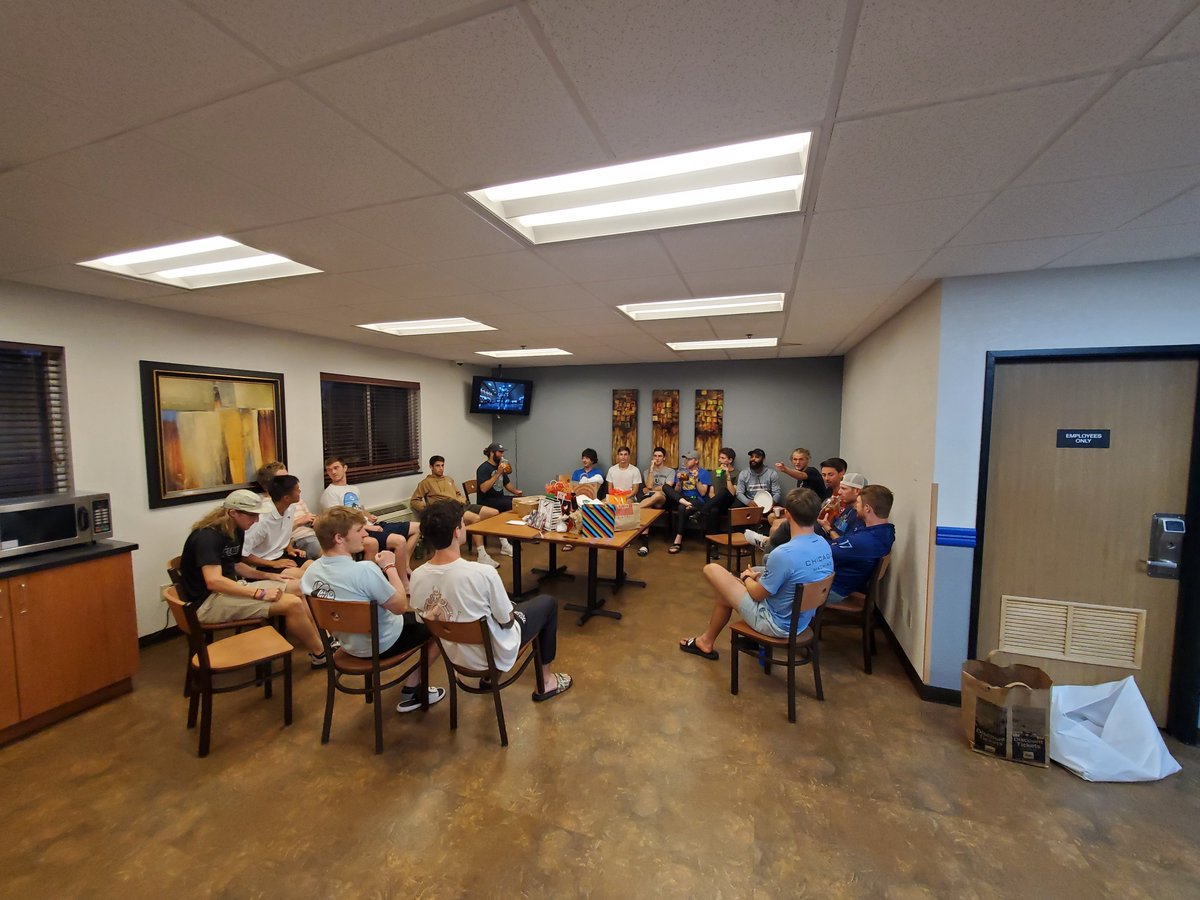 Everyone was a winner at the first ever Machine US Open Secret Santa 🎅 🎄 

Well, everyone except Joe. All santa brought him was a hotel bathroom toilet paper roll