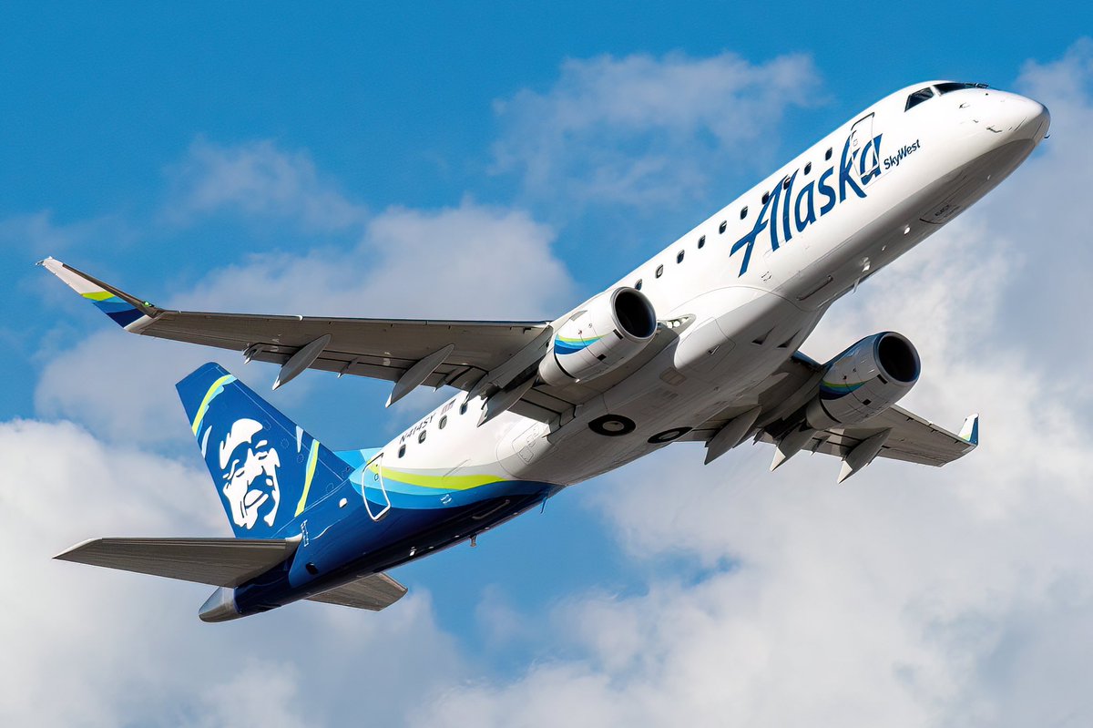 PhoenixSpotting's tweet photo. @alaskaair has the cutest E175s out of the entire Skywest fleet 😉

@slcairport https://t.co/Sls8EUWp46
