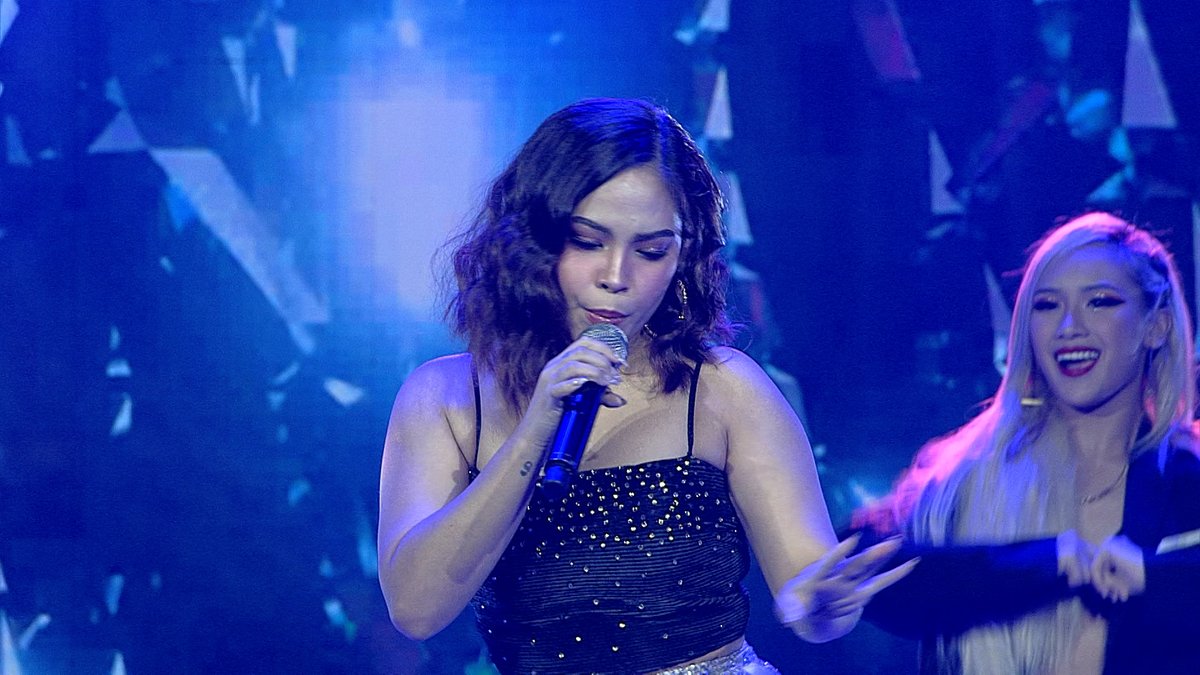 AllOutSundays7's tweet photo. Powerful voices!!! Let's go Queendom! 

#AllOutSundays
#AOSAgostoMoTo https://t.co/ROYUnCS5N4