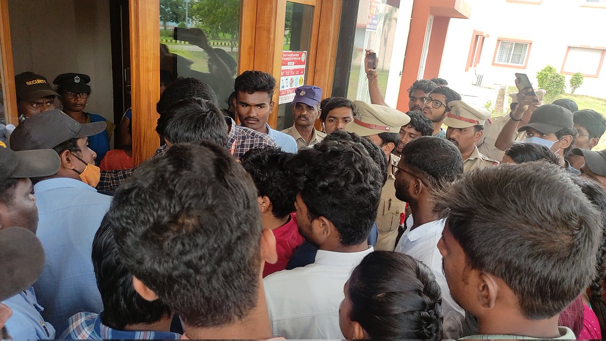 sgc_rguktb's tweet photo. That's how the scenario outside Admin Block ma'am. @DrTamilisaiGuv
We know how strictly you follow your timings.
The security check is wantely being delayed by the security personnel and administration.
We request your extra time against the scheduled shared before. https://t.co/7Tp4uXbBtN