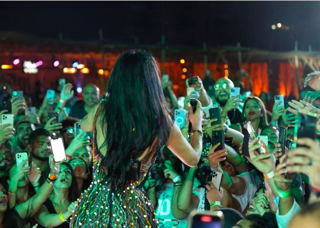 AlBawabaNews's tweet photo. الفنانة #هيفاء_وهبي تشارك جمهورها صورا جديدة من حفلها بالعلمين الجديدة
@HaifaWehbe https://t.co/nS12oT2fPx