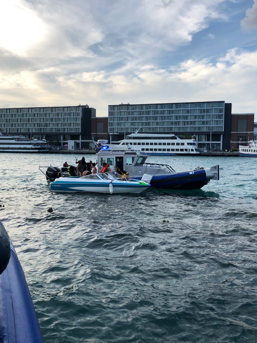 Chicago Police Marine Unit tweet media