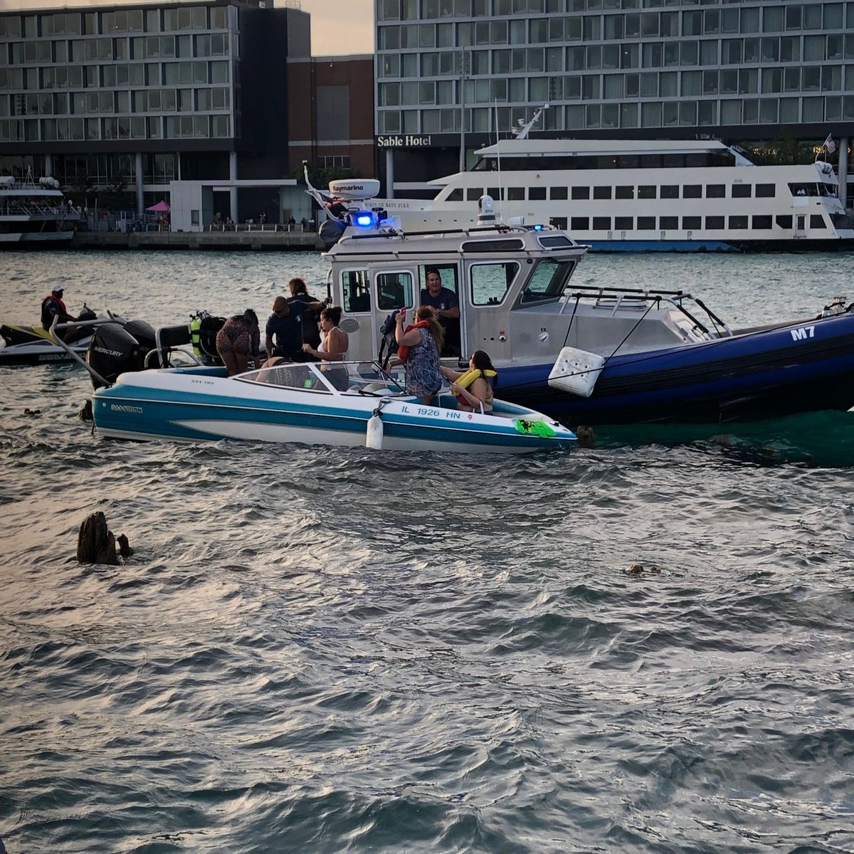 Chicago Police Marine Unit tweet media