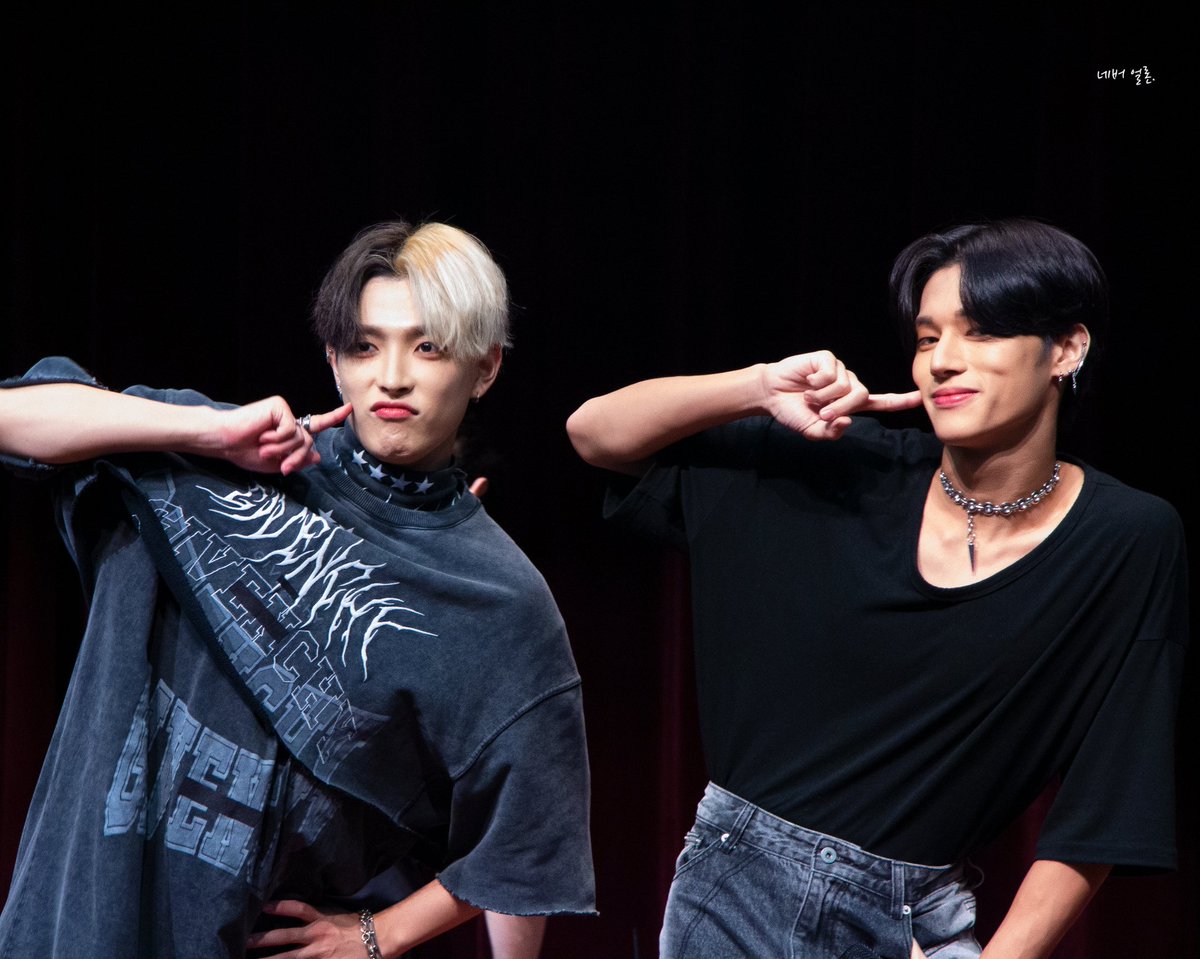 220806
토파즈 좋아합니당 🤍🖤
#우영 #에이티즈 #ATEEZ
#WOOYOUNG #홍중 #HONGJOONG
