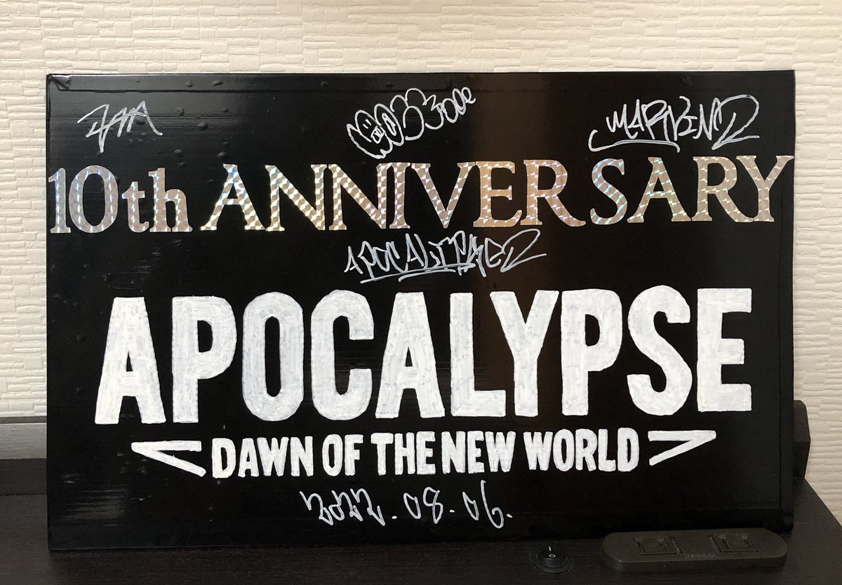 perc_meg's tweet photo. APOCALYPSEの皆さんから、サインをいただいてしまいました🥺💕
逆サプライズに感激✨
ステージ上ではダークな世界観がめちゃくちゃカッコいい3人😌
マスクを外すと皆さんとっても優しくて素敵な方ばかりで、ますますファンになりました🥰
生パフォーマンスが観られて本当に良かった❤️

#スティボ https://t.co/hc2auky4B4