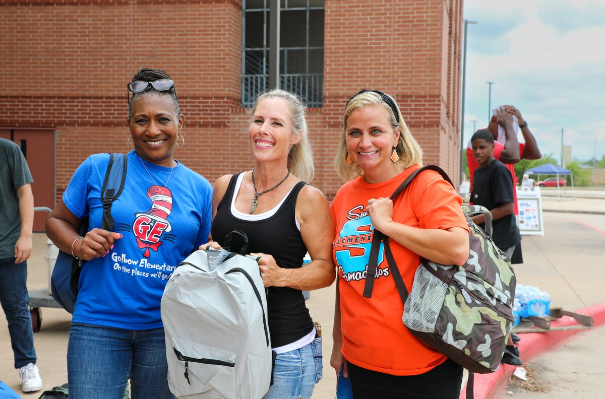katyisd's tweet photo. @CompassionKaty held #OperationBack2School at the @MerrellCenter this weekend, serving over 1,500 Katy ISD students. A heartfelt thank you to Compassion Katy and all of the volunteers for helping our students start the new school year off right! https://t.co/kLW6IlRg05 https://t.co/jWJaTzk3R1
