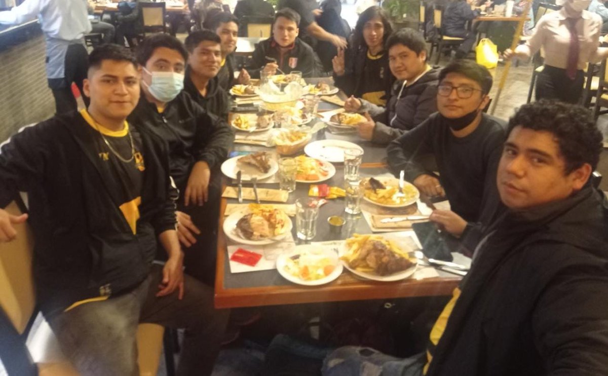 Gran partido ante un buen rival <a href="/KingOfKings_GG/">King Of Kings 👑</a> y coronándonos CAMPEONES DE LA <a href="/LDD_PERU/">LDD 🇵🇪</a> por 2-1 🥳🥳en el presencial!!
Agradecido con todo los jugadores @zErickCr08 <a href="/abyssal_cr/">Abyssal 🇵🇪</a> <a href="/Alonzo03_CR/">Alonzo</a> <a href="/TKD_kleb/">K-leb</a> son gods 🤗 y gran mérito de @gt_legends @DP_PrinzMB <a href="/Anibal_072/">Anibal Arca</a> @EternScurity