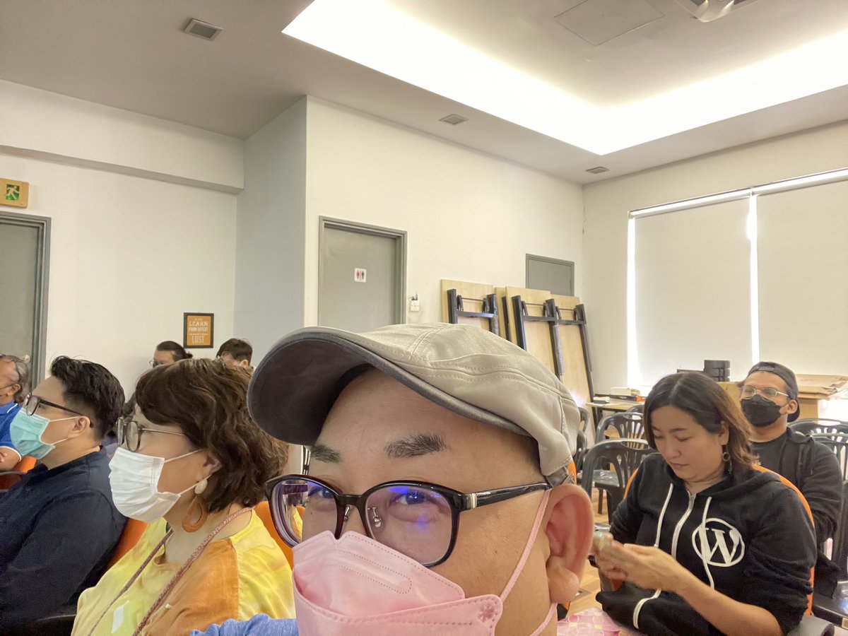 yoshiii514's tweet photo. @mayukojpn に招待され、クアラルンプールでWordPress Meetupに参加した！

海外での初めてのITイベントの参加で心がトキメイタ💫

会場は @zetpy でネットショップ系のユニークな企業。みんな英語でトークしてた。セッションのIT用語はわかるけど、日常会話はぜんぜん❓だった。英語頑張る💪
#WPKL https://t.co/sJjzstIMLj