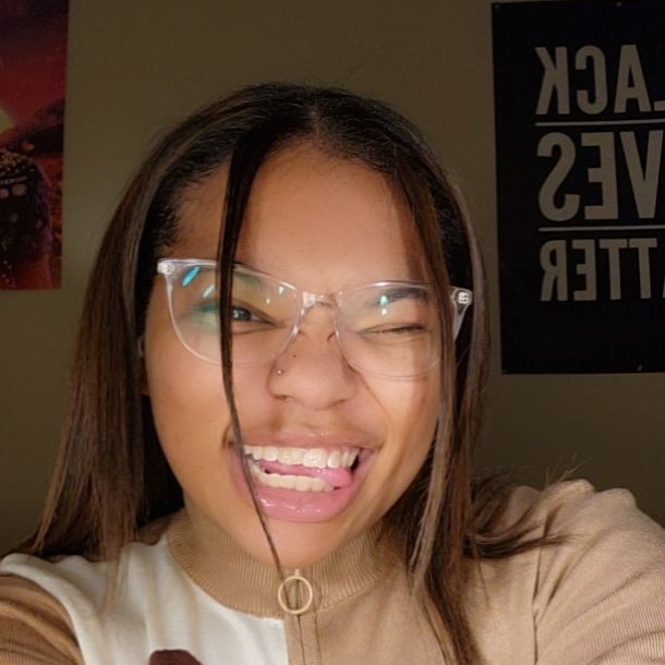 ShortStackKI's tweet image. #BlackMizzou 
#whoswhoatMizzou 

Name: Kemet (Kemmy)
Class: Junior 3️⃣
From: Chicago, IL
Major: pre- nursing minor in psychology👩🏽‍⚕️🧠
Fun Fact: I&apos;ve been playing sports since I was 5 years old🧘🏽‍♀️