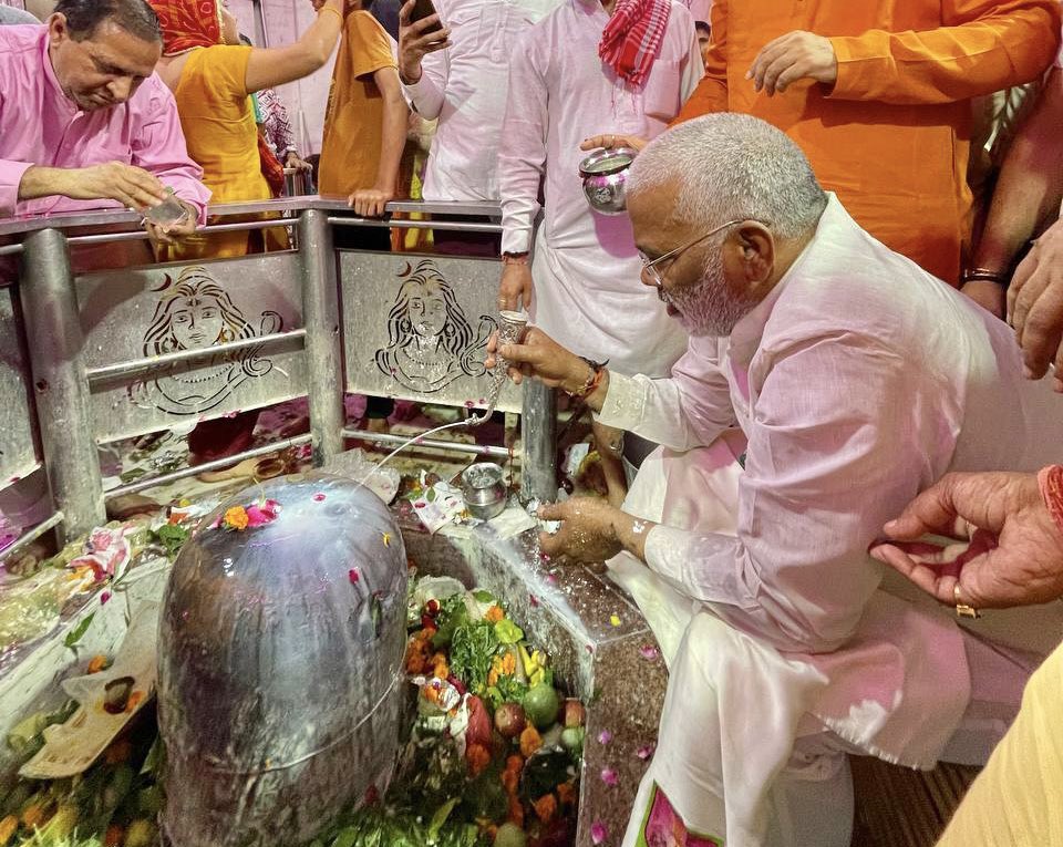 पवित्र श्रावण मास के अवसर पर आज बागपत में स्थित पुरा महादेव मन्दिर में रुद्राभिषेक करने का सौभाग्य प्राप्त हुआ…