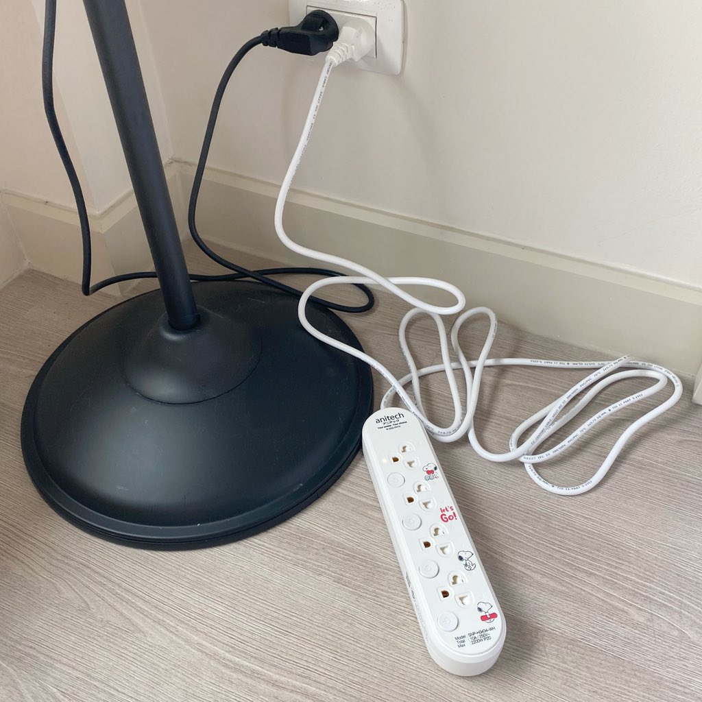 ใครกำลังหาปลั๊กพ่วงดีๆ ทางเราแนะนำของ Anitech บ้านเราใช้ยี่ห้อนี้เกือบทั่วบ้าน ดีไซน์สวย มินิมอล การใช้งานปลอดภัย ได้มาตรฐาน มีสวิชปิดเปิดเฉพาะช่อง สายยาวด้วย แล้วตอนนี้นางมีลาย Snoopy น่ารักมาก มีไซส์สำหรับพกพาด้วย ชอบมากกกก