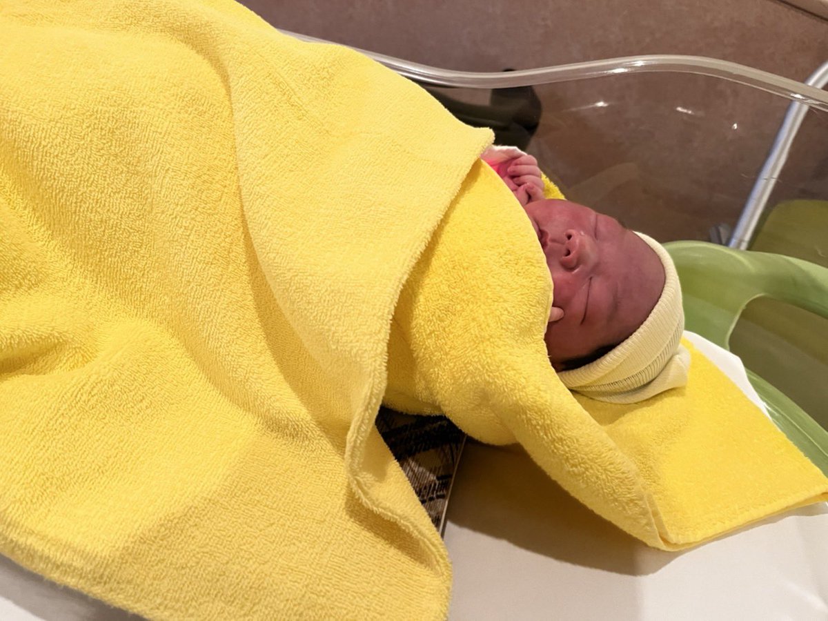 qp0032's tweet photo. ご報告
2022年7月8日3300ｇ超えの元気な娘が産まれました👶
産まれてきてくれてありがとう👶
そしてなによりも産んでくれてありがとう😭
明日で生後1ヶ月、これからの成長が楽しみすぎる🫰 https://t.co/fWGdZCDGze