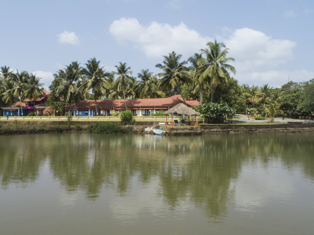 distantfrontier's tweet photo. Accessible only by a ferry, #Devaaya sits on the banks of the #MandoviRiver away from the frenzy that #Goa is associated with.  Reminiscent of the #Portugueseera, the retreat brings under one roof #Ayurveda, #Naturopathy and #Yoga to create the perfect balance your body needs. https://t.co/1SkrJbmbw6