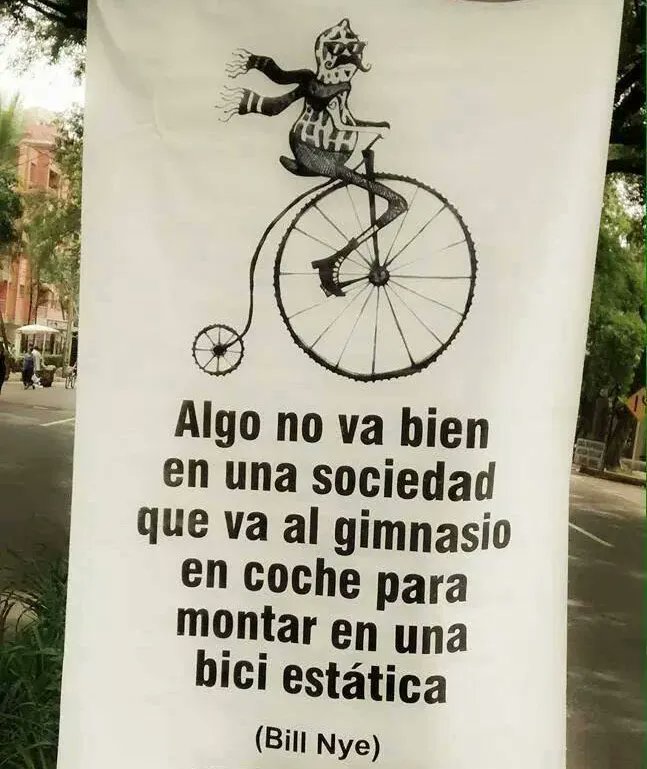 Algo no va bien en una sociedad que va al gimnasio en coche para montar en una bici estática.