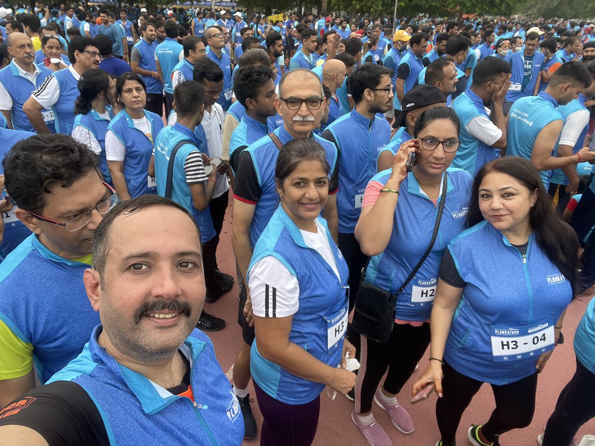 rahul_puri's tweet photo. Proud to be part of the of Indian team attempting a #plankathon record.. @BajajAllianzLIC initiative  #PlankToThank Indian Armed Forces!
#GuinnessWorldRecord #FitIndia #AzadiKaAmritMahotsav https://t.co/zvisBkL8Tj