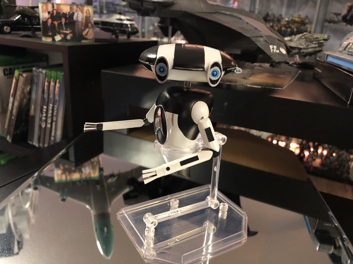 GeekToyLove's tweet photo. Finished this 4β tall #StarTrekDiscovery DOT-23. 3D printed in resin, using acrylic rods to connect the different parts together. Head remains able to rotate.
#2022Commissions #GeekDen https://t.co/UjfMk3cgAv