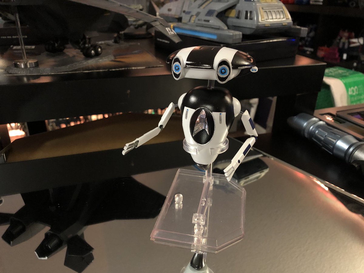 GeekToyLove's tweet photo. Finished this 4β tall #StarTrekDiscovery DOT-23. 3D printed in resin, using acrylic rods to connect the different parts together. Head remains able to rotate.
#2022Commissions #GeekDen https://t.co/UjfMk3cgAv