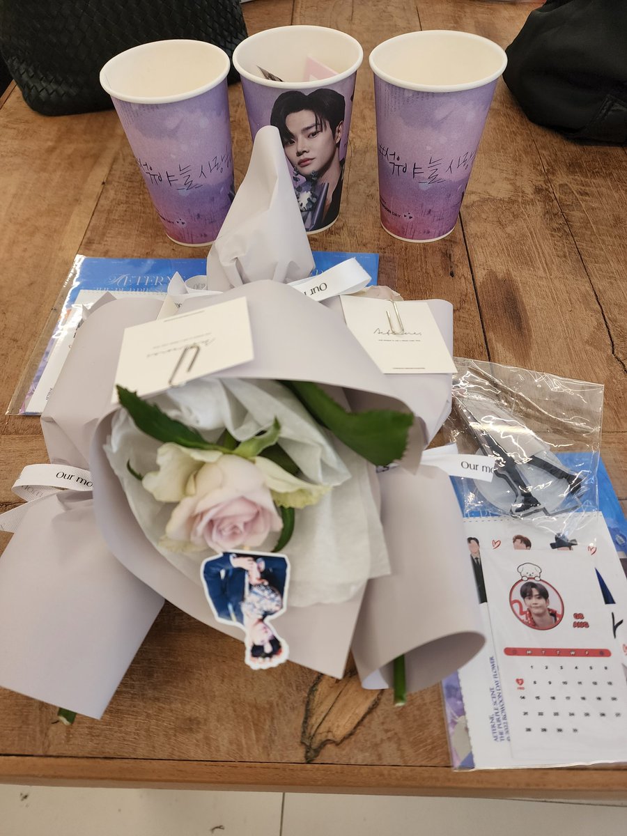 생카투어.
로운아 생일 축하해💙
#향기로운_보랏빛의_8월