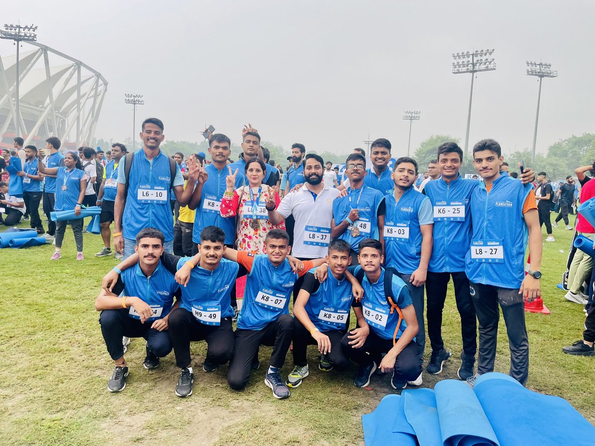 binu_menon's tweet photo. Under the guidance of @M_Lekhi ji Hon’ble Union Minister Of State for External Affairs and Culture - joined the #Plankathon at  Jawaharlal Nehru Stadium with team. https://t.co/ZzgHPIiYHV