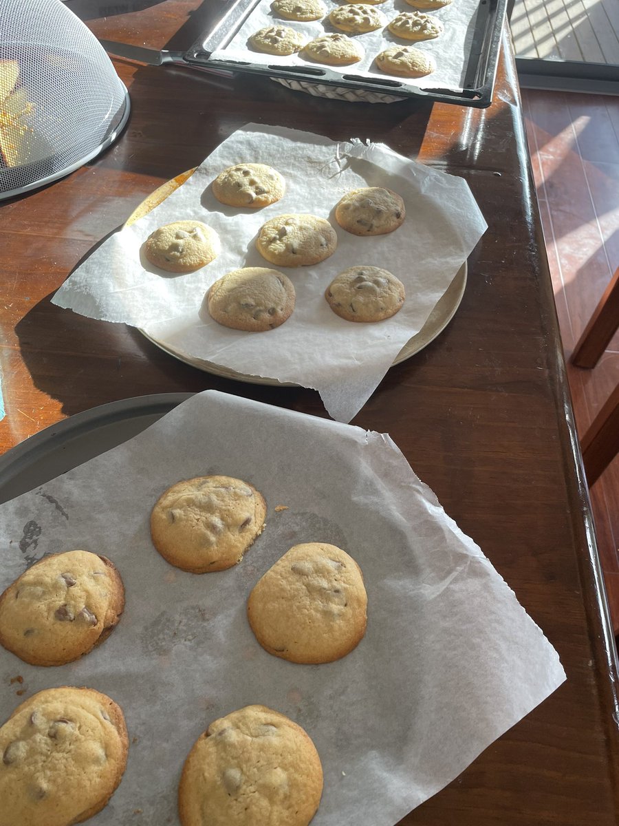 readingrsmind's tweet photo. Between the 14yo, 7yo, the man and I we have managed to make
Rajma
Baked Pasta
Orange Cake
Chocolate chip cookies
Red velvet cookies
Oats Peanut butter bars
Keerai Mulagutal
Mathan Errissery
Bring on the week already😋 #KidCooking #food https://t.co/d2Tom6F5mz