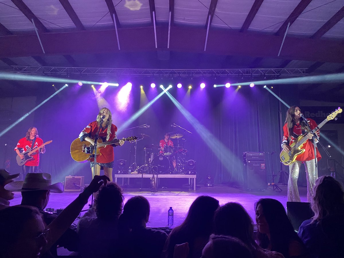 HawksPHill's tweet photo. Hawks Jerseys looking very good tonight. ⁦@nicehorsemusic⁩ https://t.co/ycHMaa7vCE