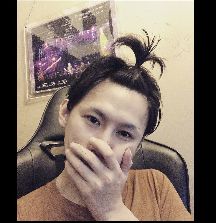 Yuya ツアーファイナル終わって家に帰ったら風呂に入ってサッパリして気持ちよく寝て明日は絶対なんもしない って決めた結果がこちら 寝起きです 完全に風呂入らずに寝落ちてました そう この頭で うまいこといかなくても俺の人生はこれでいい むしろ Yuya ツアーファイナル終わって家に帰ったら風呂に入ってサッパリして気持ちよく寝て明日は絶対なんもしない って決めた結果がこちら 寝起きです 完全に風呂入らずに寝落ちてました そう この頭で うまいこといかなくても俺の人生はこれでいい むしろ