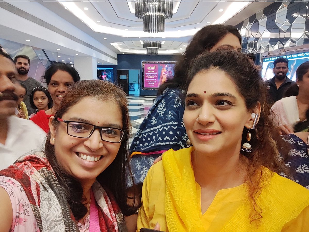 AmuGN5's tweet photo. @sumrag @KulkarniSaleel @KulkarniSaleel @sumrag Watched at city pride kothrud yesterday... Amazing movie ✌.. Brilliant acting👍.. And beautifully composed songs..💯 Congratulations to all of you... When the movie ended we were full of emotions and tears... https://t.co/GdAZC1GPQ4