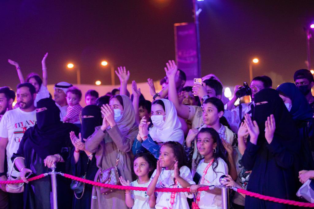 RedCarpet_oec's tweet photo. عيش أحلى اللحظات المميزة مع أجمل العروض في #مهرجان_الصيف 

#ولا_عالبال 
#صيف_بريدة 
#القصيم #بريدة https://t.co/eeg0yFwTka