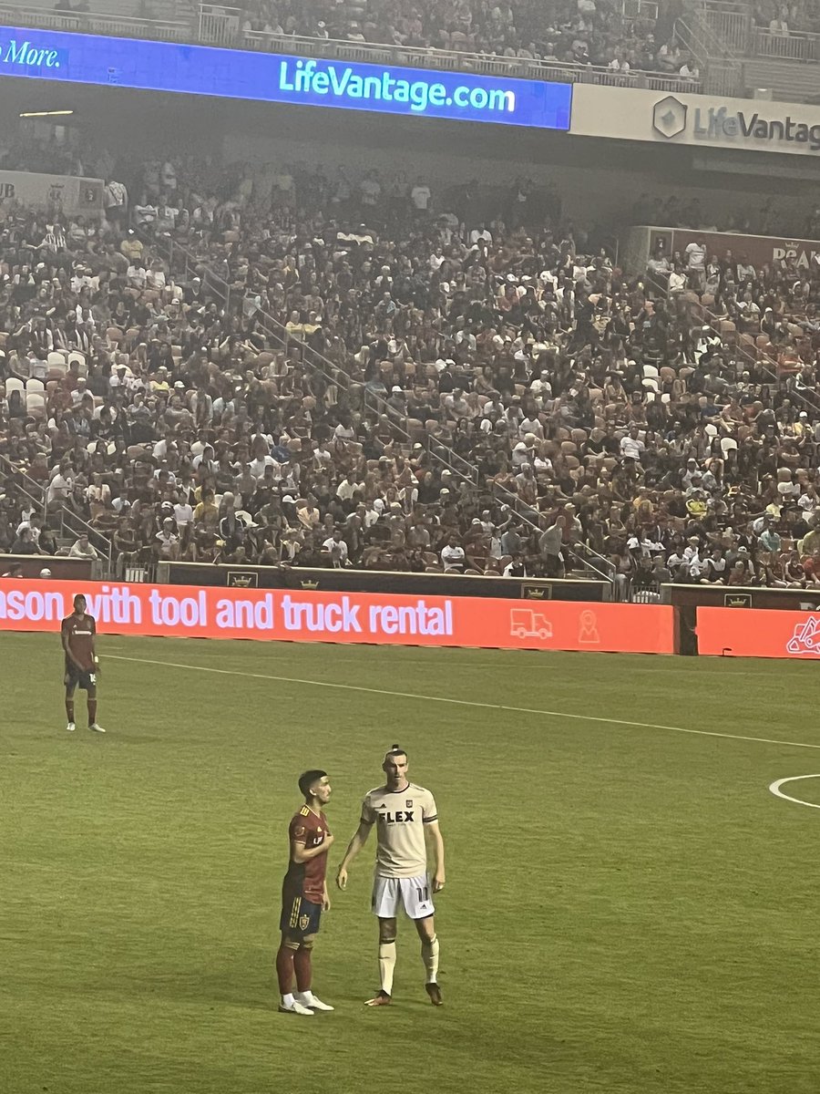 machadpro's tweet photo. Nkaba narebye umusitari Gareth Bale na Chiellini tayali🤗 B&amp;B FM UMWEZI Ntaho iba itari niyo yaba ari mu kirere pfa kuba hari imikino😅!MLS https://t.co/Mk1Z9qrONE