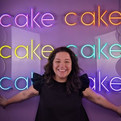 This is my new favourite <a href="/kieracass/">Kiera Cass👑</a> picture. Sums her up so perfectly 🎂