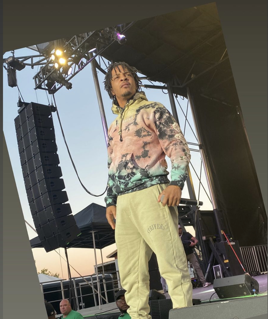 Power94's tweet photo. Power 94 is your concert connection!
T. I. was off the charts tonight at the Deschutes County Fair!
Thank you #LadyDice for joining #DJCOD and @traceetuesday on stage to welcome T.I.
Congratulations to our VIP winners and everyone who came out to jam with Power 94 and T. I. https://t.co/VC11dOc5p9