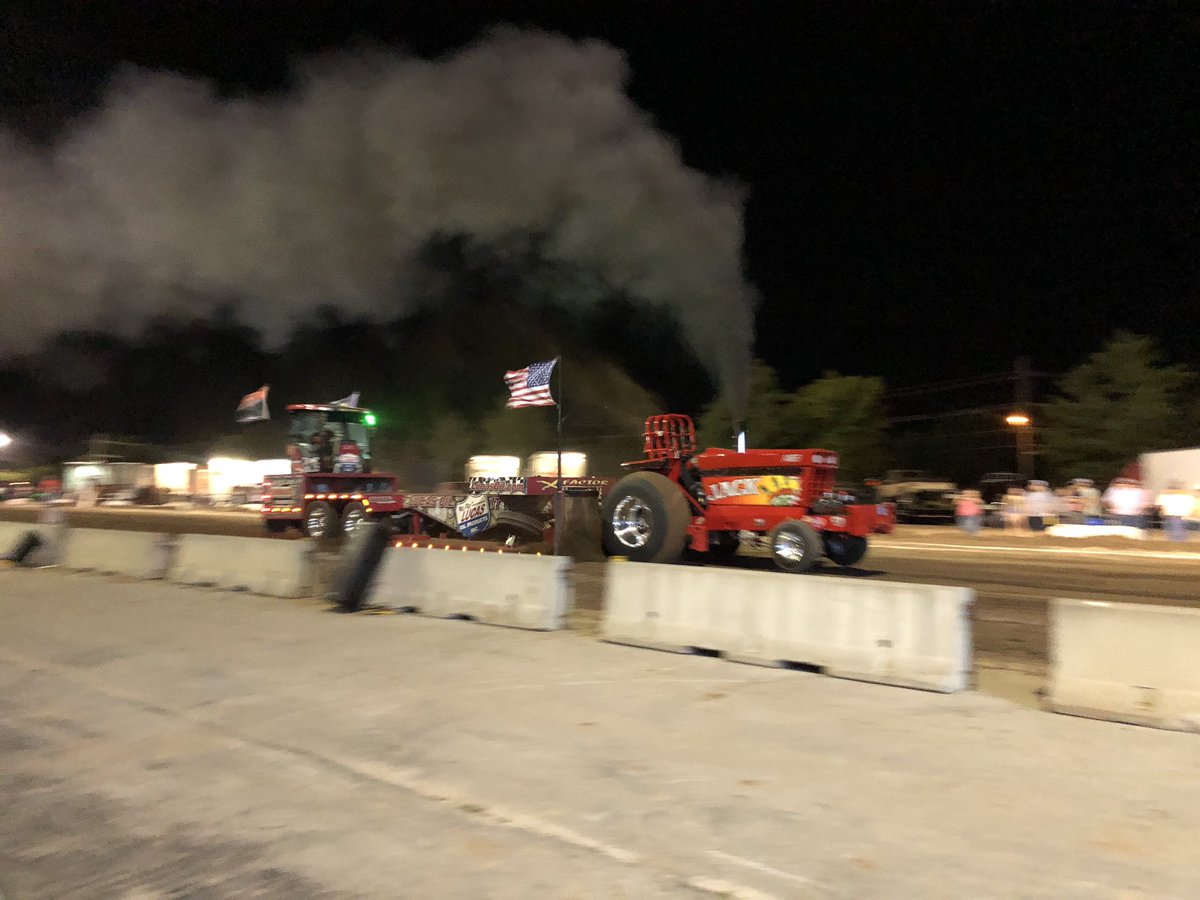 southwest_av's tweet photo. One of our #LED trailer #Videoscreens in use tonight at the Pulling for the Kids Truck & Tractor Pull at the 86th annual #OzarksEmpireFair #bigscreen #ledvideo #HDvideo #Fair https://t.co/sOtruiE9rt