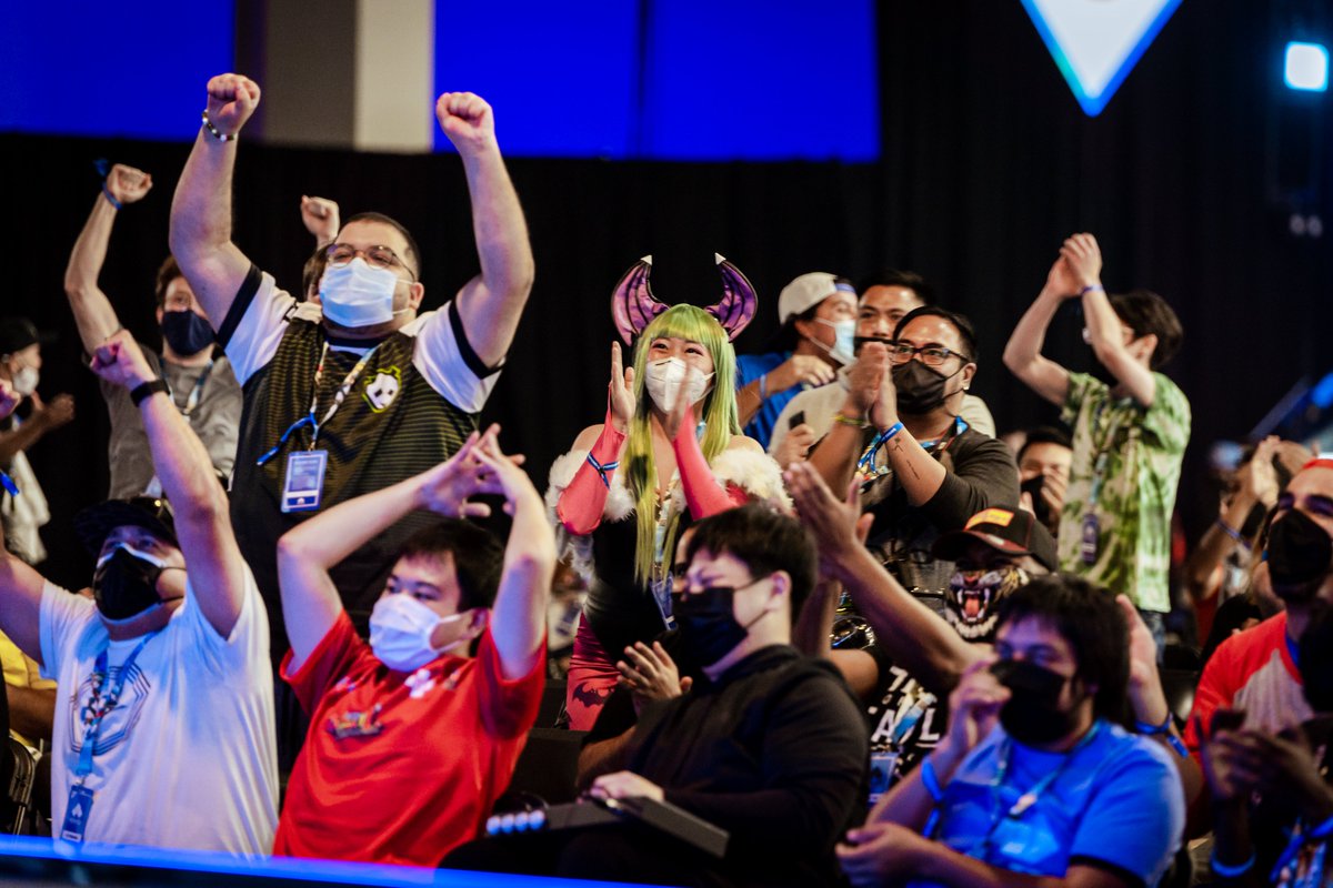 redbullgaming's tweet photo. DAY 2 OF @EVO ✅

That photo of Oil King though 🥲

Our @StreetFighter 5 players in the Top 8:
@LeevyLin 
@gachikun0423 
@daigothebeast 

📸: @nattografi https://t.co/LVlIoC8upV