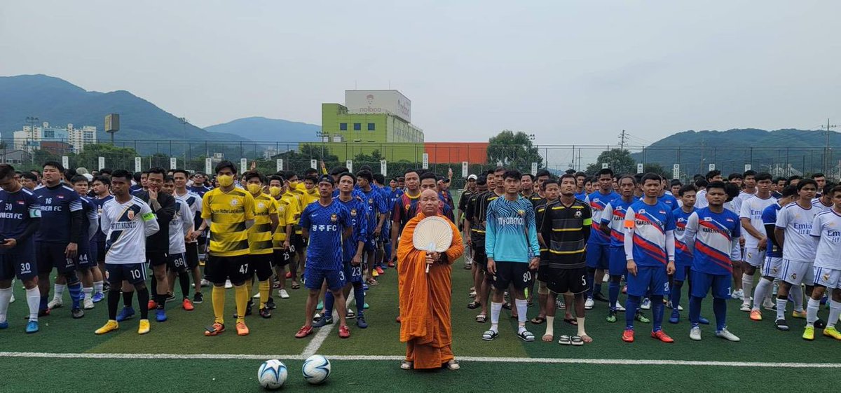 TTFR__Myanmar's tweet photo. Scenes from an anti-dictatorship movement led by Daegu Sayadaw in Osan,South Korea today.   #2022Aug7Coup #ASEAN_EngageWithNUG #WhatsHappeningInMyanmar https://t.co/eC4R8iM6o2