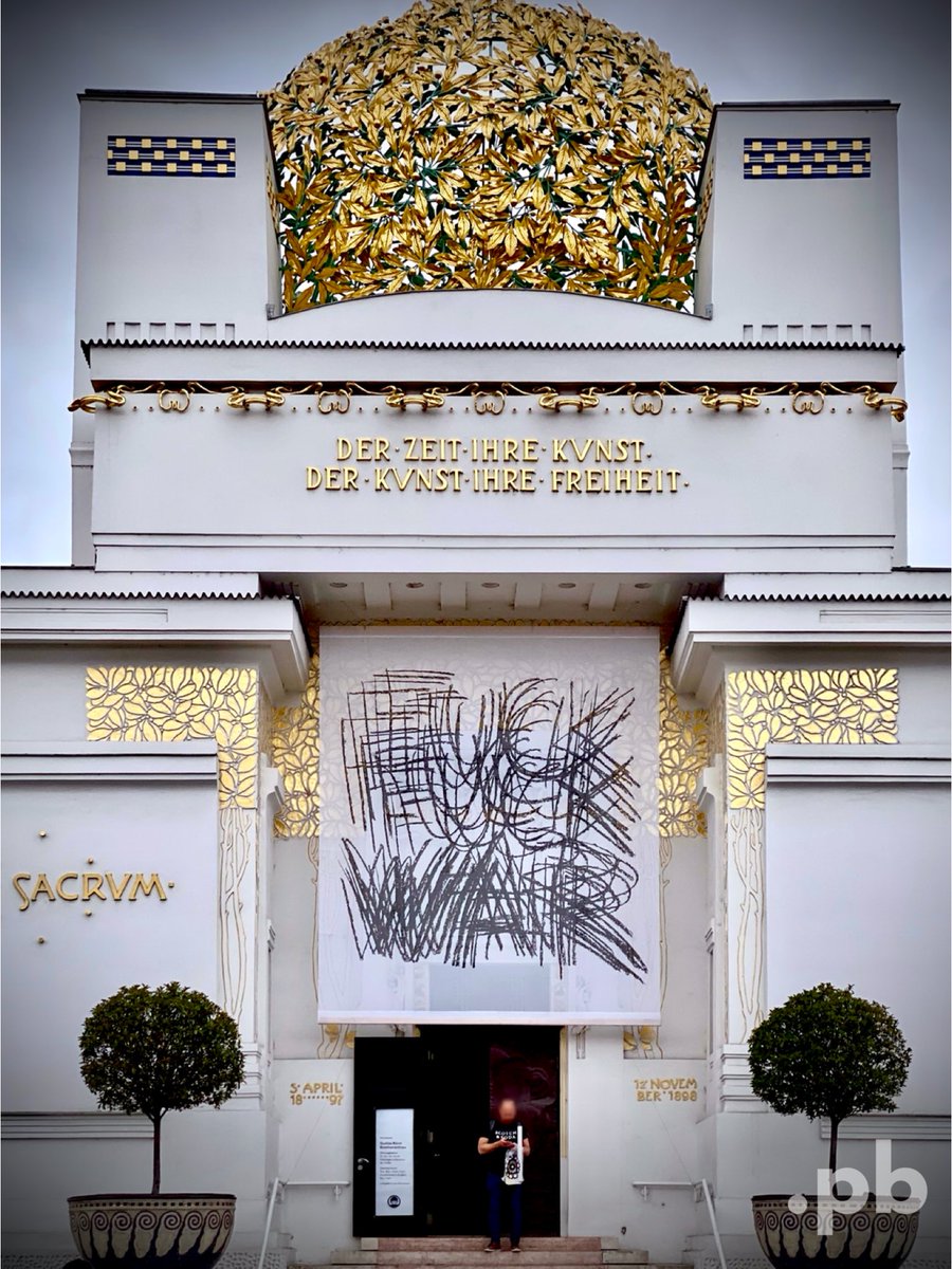 « F*ck War »

Referring to the ongoing #Russian war against his country &amp; his people, 🇺🇦 #Ukrainian artist Nikita Kadan’s work above the entrance to the <a href="/SecessionWien/">Vienna Secession</a> is a clear, direct &amp; outspoken message against the war with all its horrors and cruelties.

#StandWithUkraine️