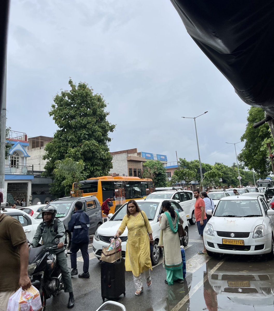 GuildAgra's tweet photo. Chaotic scene outside #agraairport while trying to report for #6E6097 to #Mumbai, with No #CivilTerminal in sight, passenger experience needs to be improved &amp; more over no #WiFi at airport also @AAI @uptourismgov @myogioffice @JM_Scindia @PMOIndia https://t.co/7zhone4cka