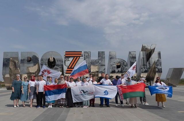 srbruszenit's tweet photo. Српско-руски Зенит учествовао је у акцији обиласка градова Северног Кавказа у организацији @dorogi_slavy_nasha_istoriya 
Веома је важно неговати историјско сећање, знати и поштовати историју, одати почаст жртвама и херојима Другог светског рата. 🇷🇸🇷🇺🇧🇾 https://t.co/oNtHGzq58E